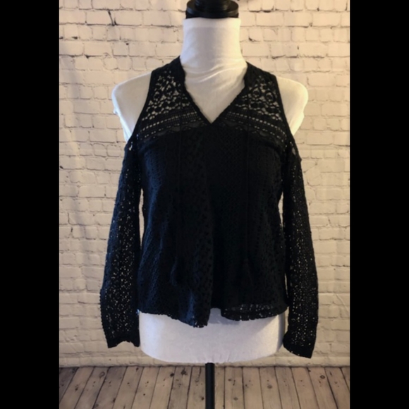 Hollister Tops - EUC Hollister black lacy cold shoulder top - XS